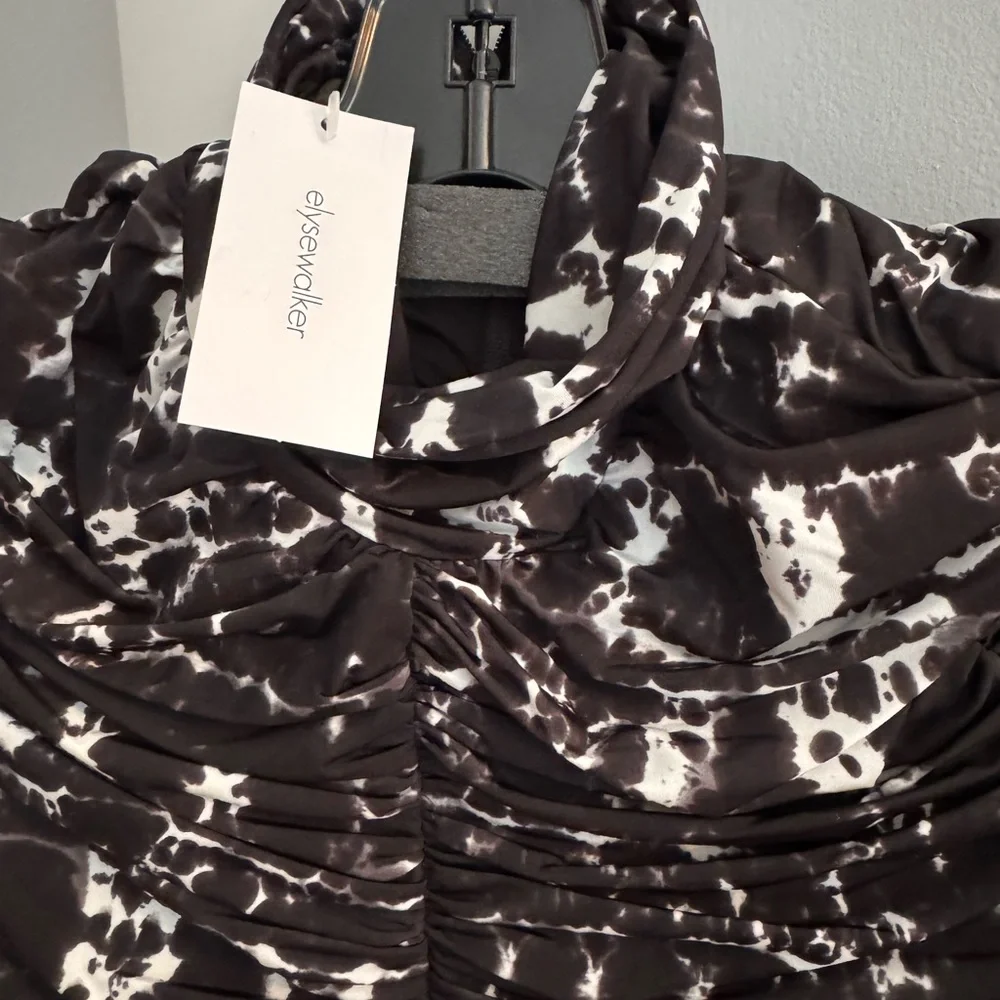Elegant Black and White Ruched Dress - Picture 2 of 4